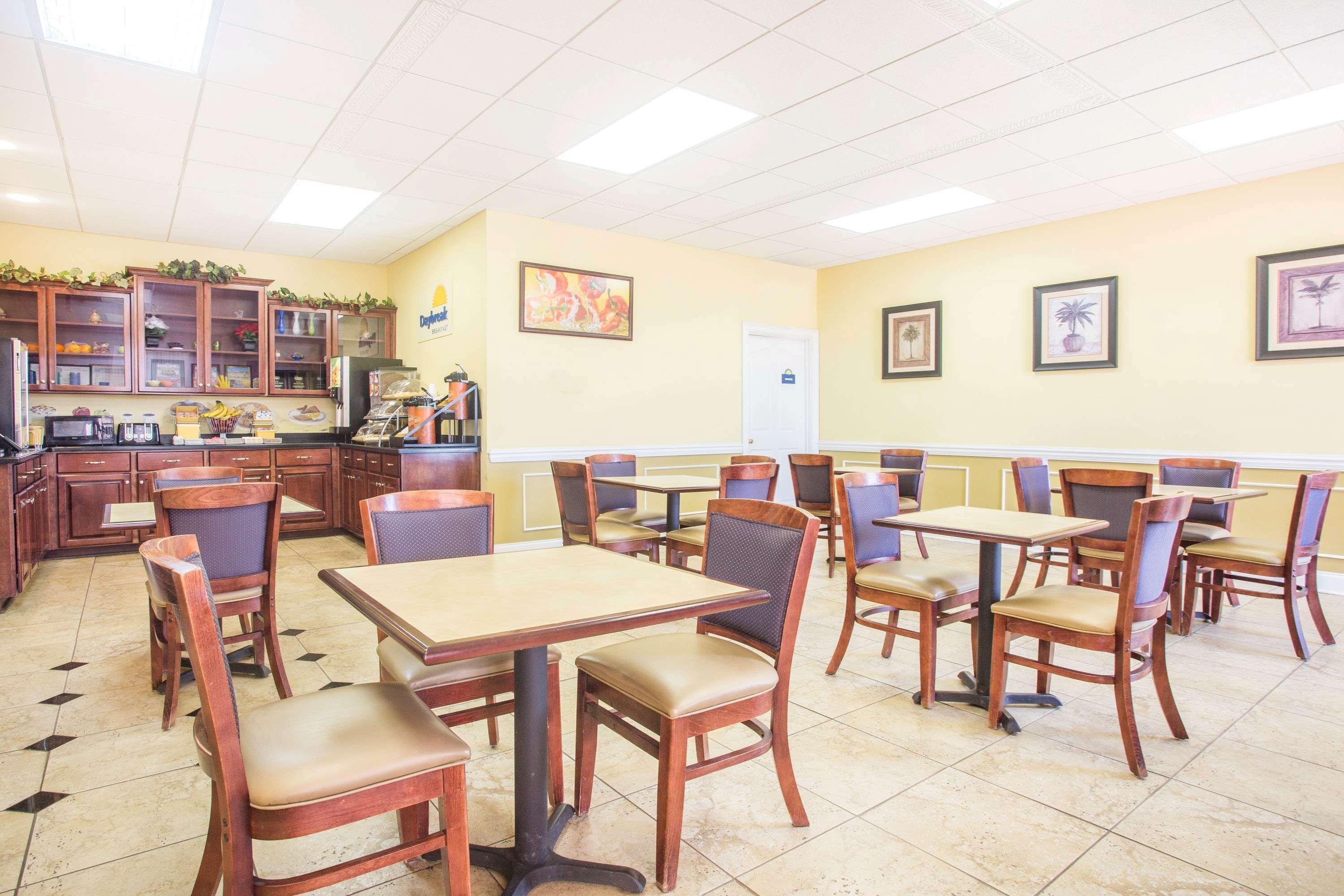 Days Inn & Suites By Wyndham Swainsboro Dış mekan fotoğraf