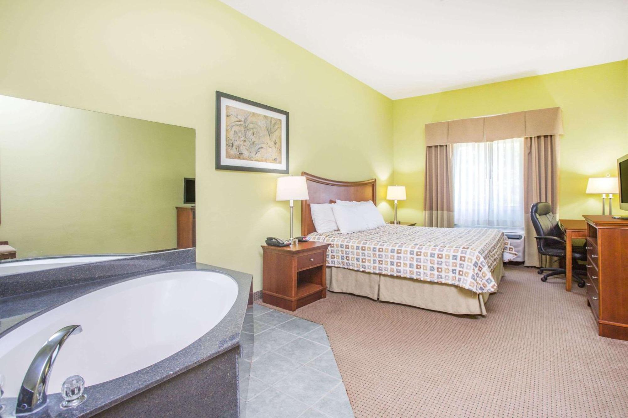 Days Inn & Suites By Wyndham Swainsboro Dış mekan fotoğraf